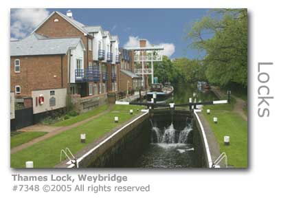 THAMES LOCK WEYBRIDGE